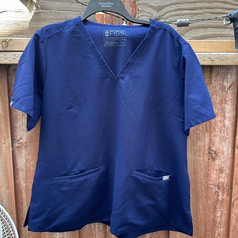 2 Figs casma three pocket scrub tops. 2 being sold with this listing.Both for$30